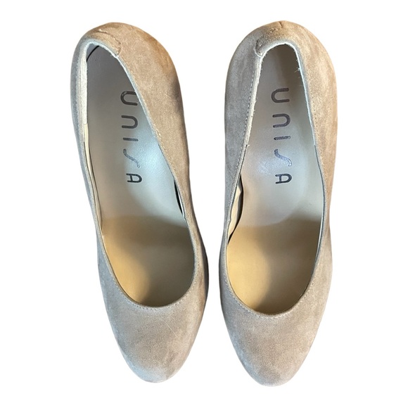 UNISA Woman’s Heel Tan suede round toe platform pump 4 Inches Heel Size : 8M - Picture 9 of 10